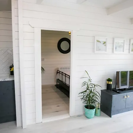 The Paddocks - Stylish, Cozy & Private בקתה קיל איירן