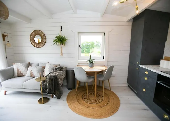 The Paddocks - Stylish, Cozy & Private Killarney