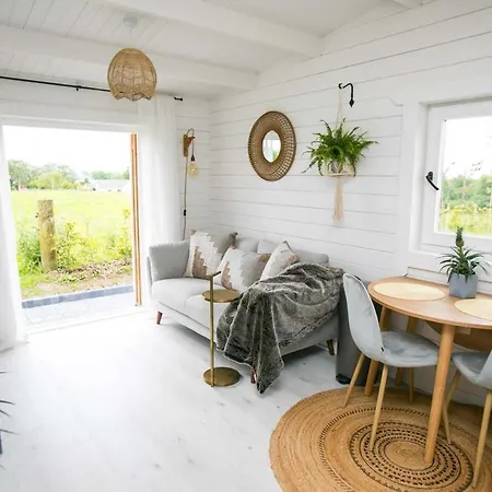 The Paddocks - Stylish, Cozy & Private 샬레